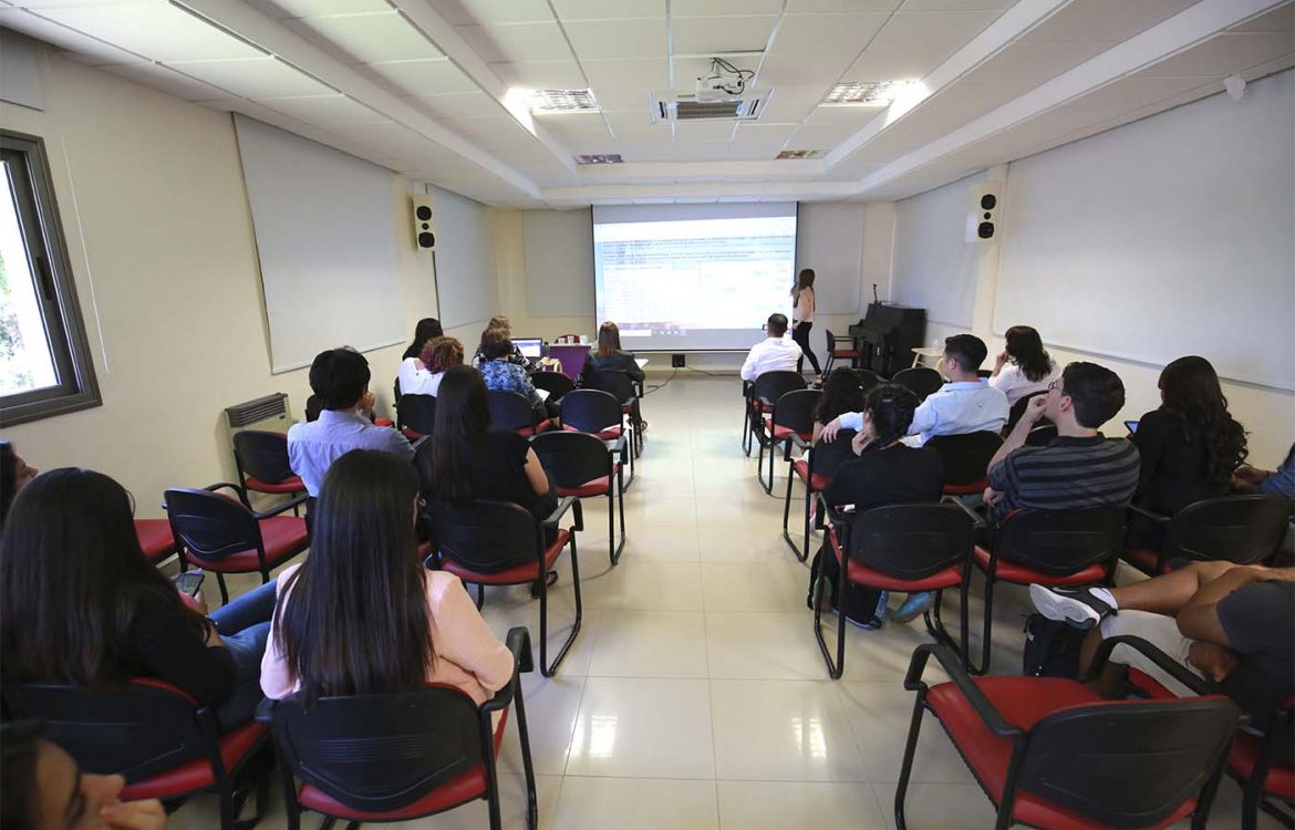Estudiantes de la carrera de Psicología defendieron sus TFI