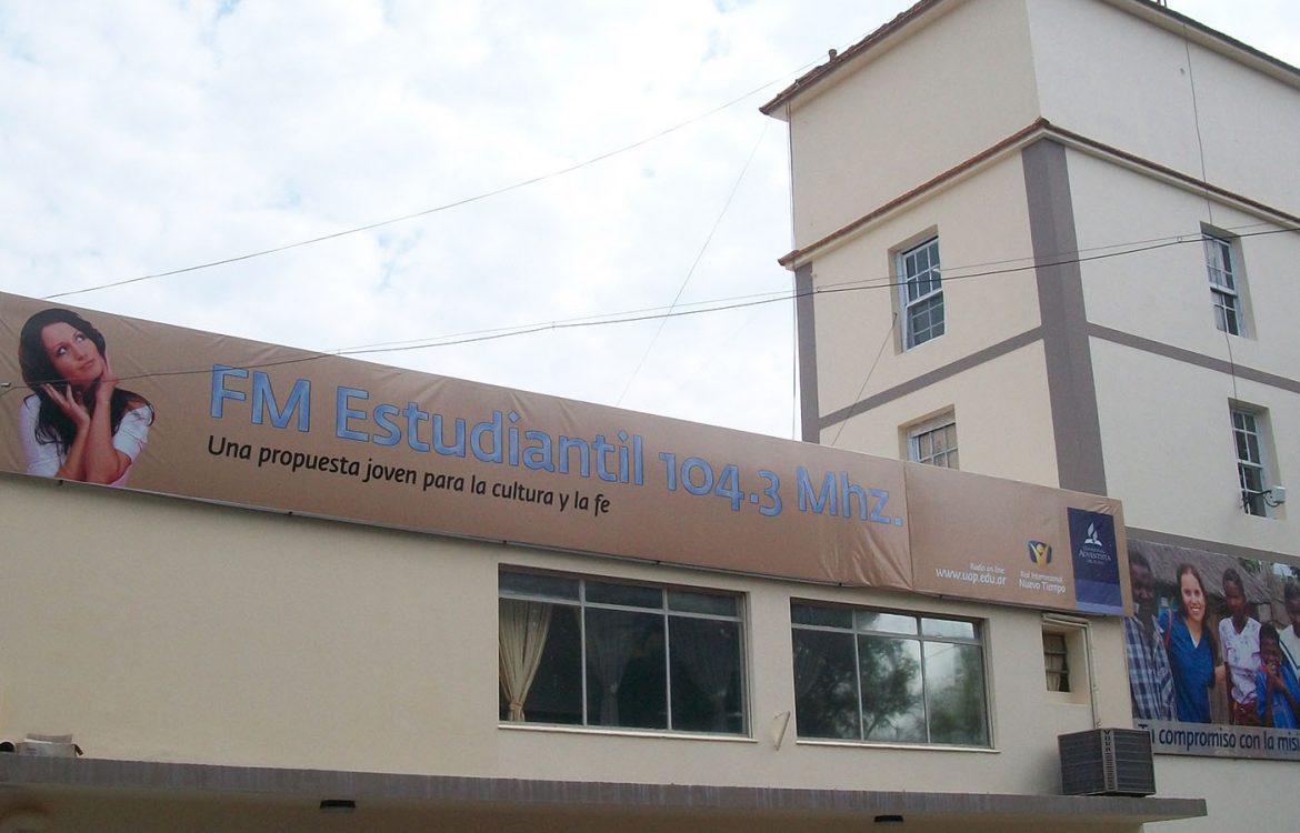 Radio UAP: 28 años de compromiso al aire