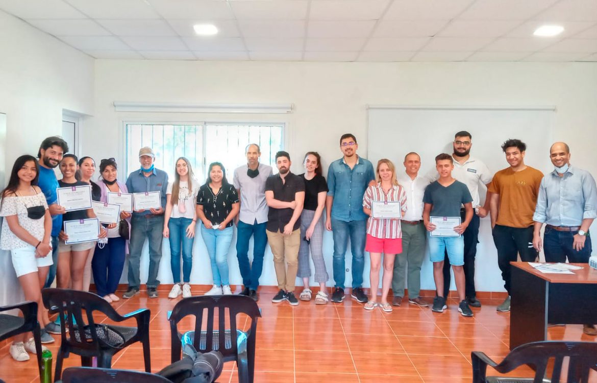 Estudiantes de Administración de la UAP llevan capacitación y asesoramiento para emprendedores locales