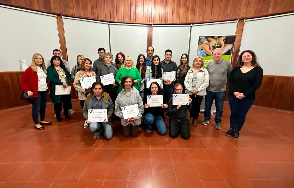 Capacitación a emprendedores de parte de alumnos de Administración y el Municipio.