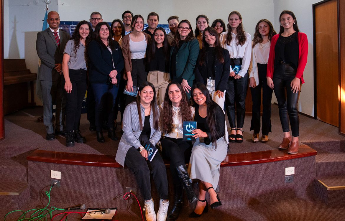 Alumnos de primer año de la carrera de Ingeniería en Sistemas.