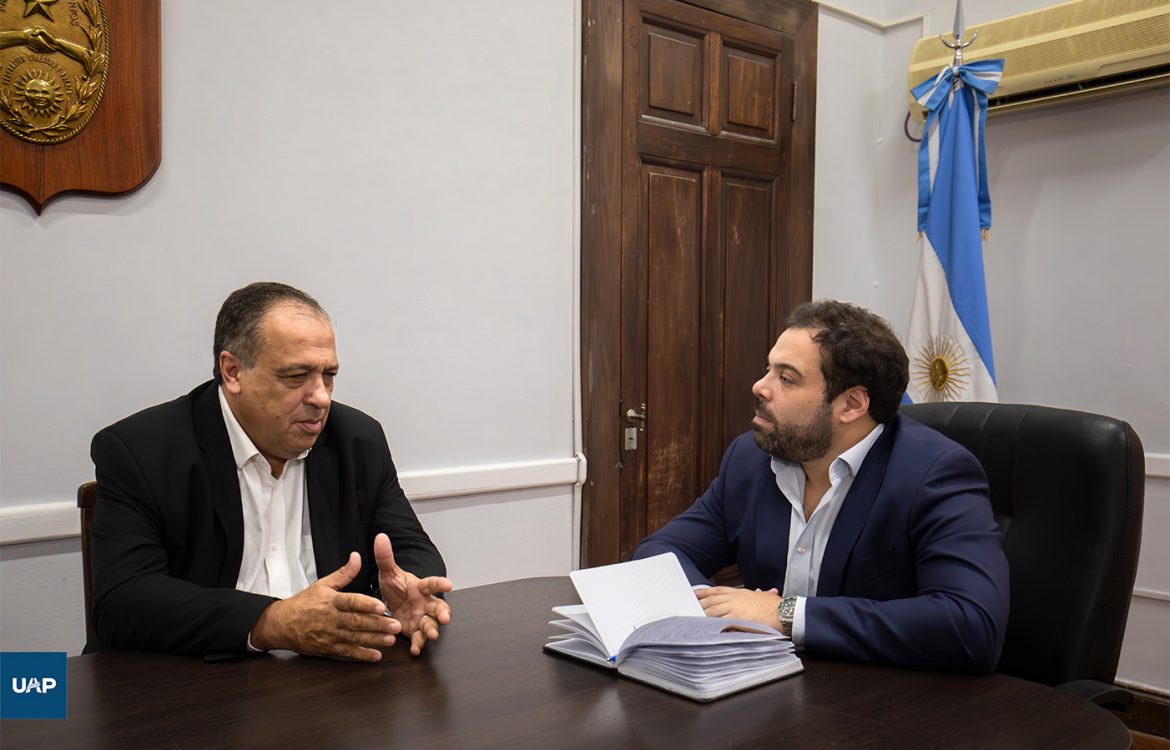 El Mag. Rizzo en diálogo con el Abog. Troncoso