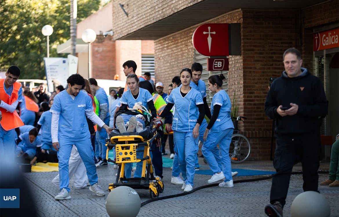 Simulacro de incendio en el Instituto Adventista del Plata (IAP)