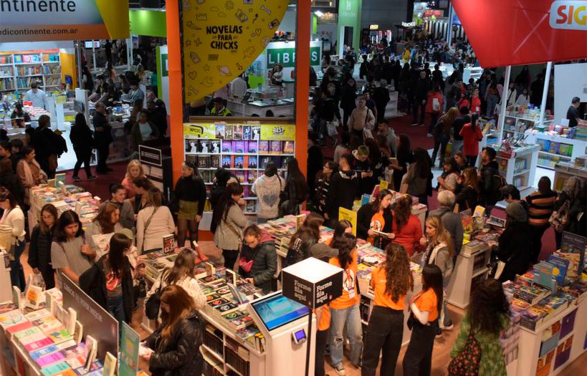 La Editorial UAP estuvo en la primera edición de la Feria del Libro de Tucumán