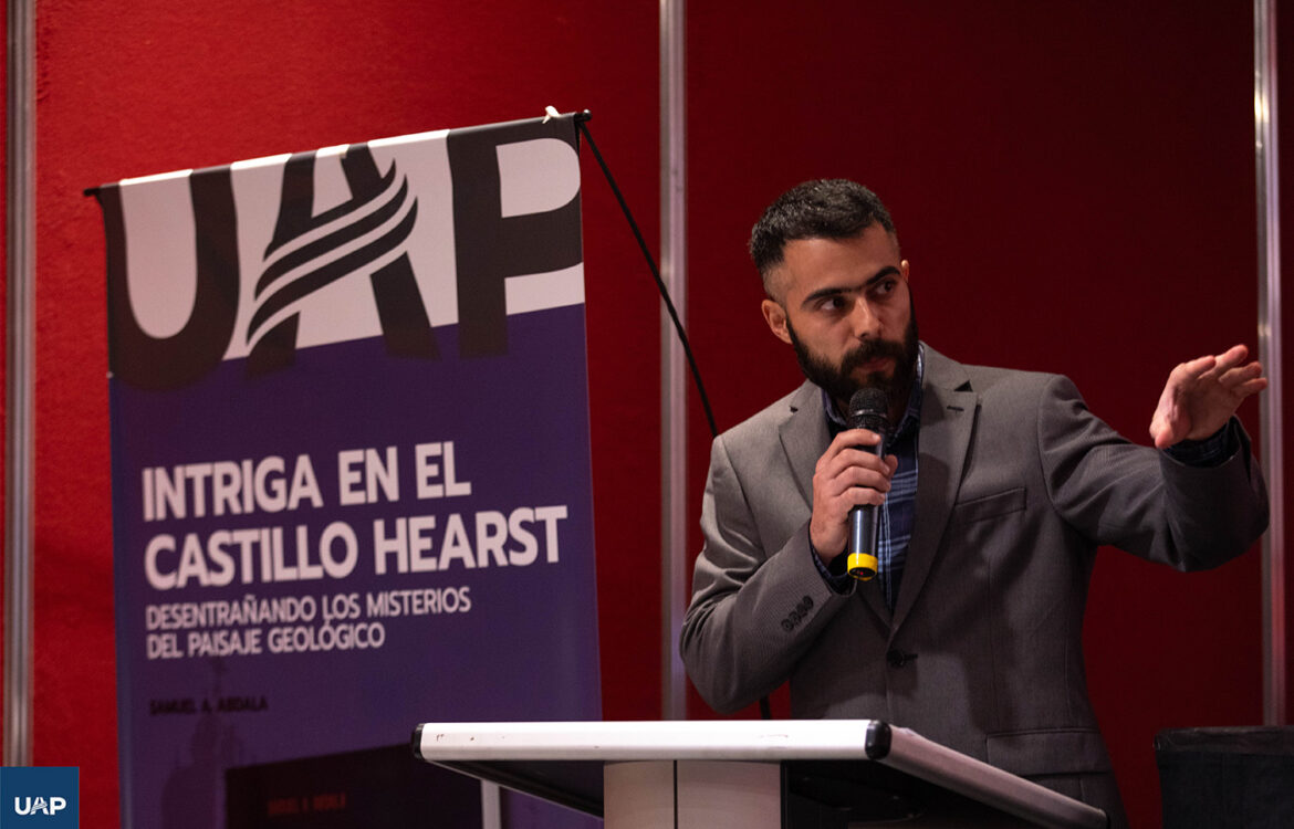 El Dr. Samuel Abdala en momentos de presentar su libro en la FILBA 2025