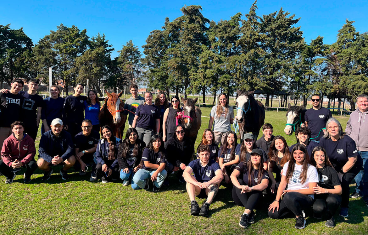 Estudiantes de Kinesiología de la UAP realizaron una experiencia formativa en Equinoterapia
