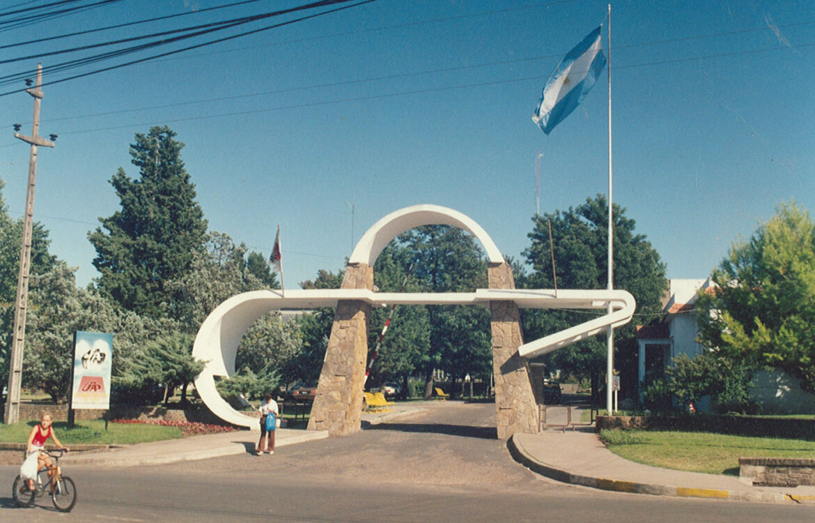¿Qué pasó entre 1894 y 1900? Una crónica fragmentaria de la fundación de la UAP
