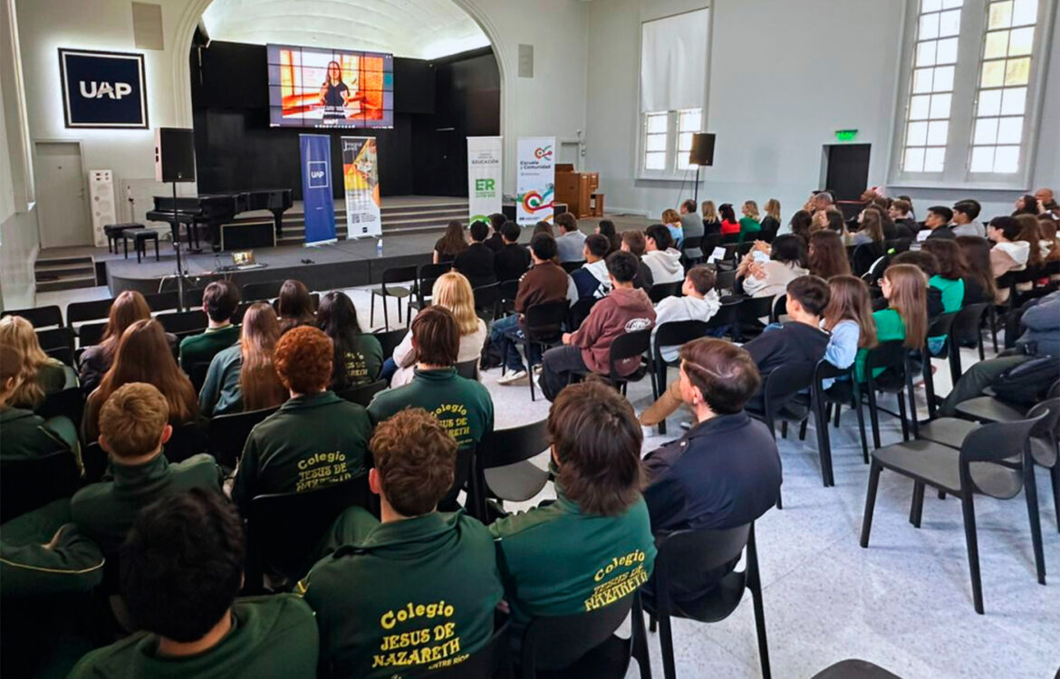 Primer Encuentro Integral Junior en la UAP: jóvenes del Nivel Medio se forman en innovación y liderazgo