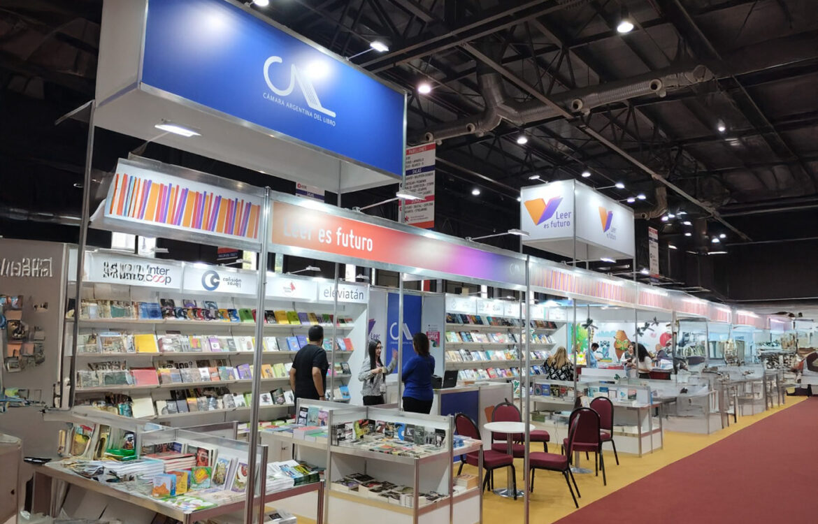 Editorial UAP continúa participando en diversas ferias del libro en Argentina